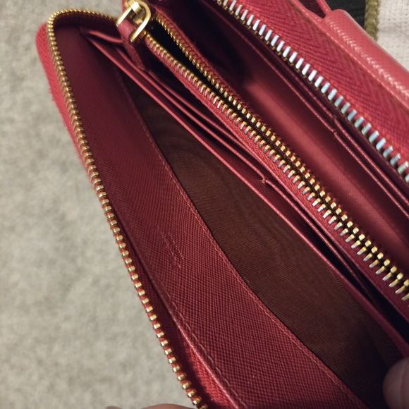 Prada Wallet - Picture 13 of 16
